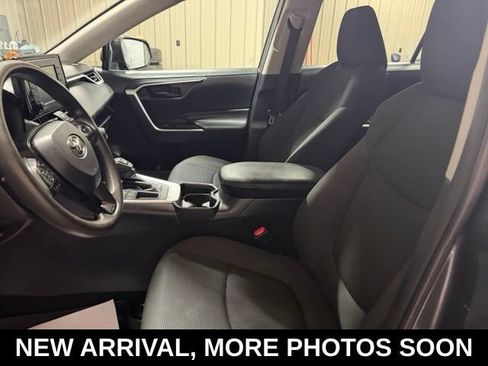 Used 2021 Toyota RAV4 LE FWD image 14