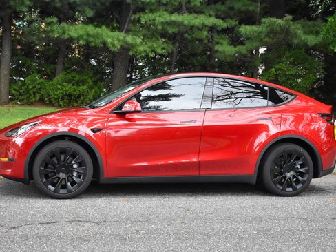 Used 2022 Tesla Model Y Long Range image 4