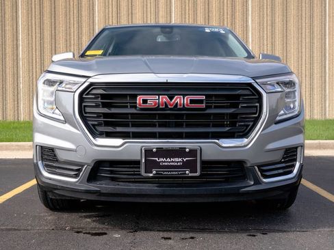 Certified 2024 GMC Terrain SLE image 3