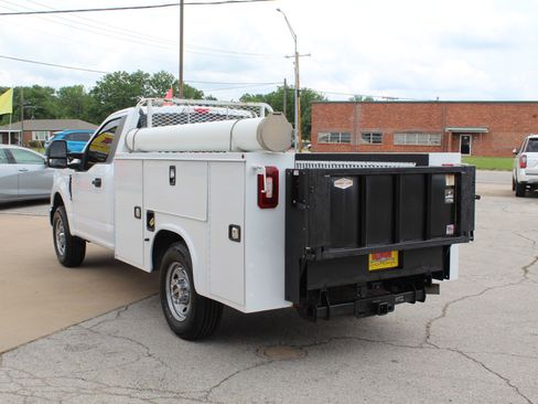 Used 2022 Ford F250 XL w/ Power Equipment Group RWD image 7