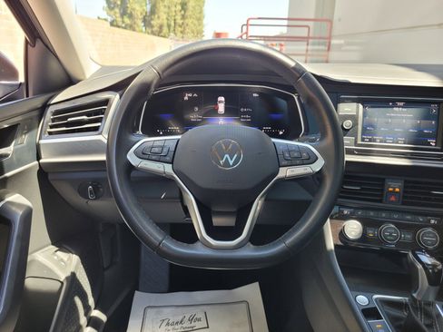 Used 2024 Volkswagen Jetta SE FWD image 16