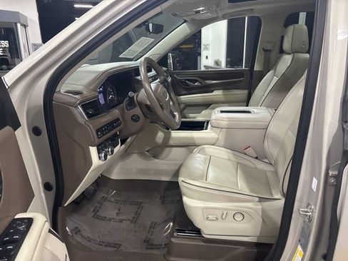 Used 2021 GMC Yukon XL Denali w/ Denali Premium Package image 11