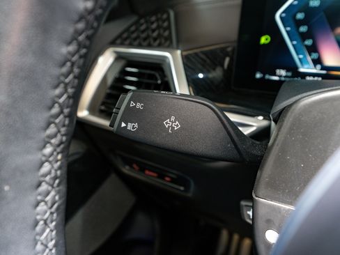 Used 2024 BMW X7 xDrive40i w/ M Sport Package image 29