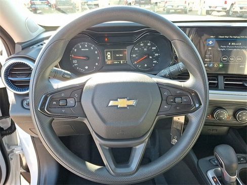 Used 2025 Chevrolet Trax LS w/ LS Convenience Package image 15
