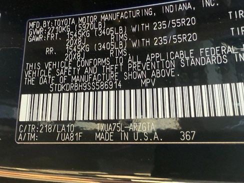 Used 2025 Toyota Highlander Platinum image 28