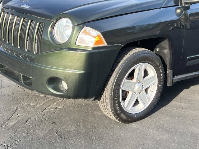 Used 2010 Jeep Compass Sport FWD image 9