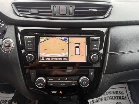 Used 2019 Nissan Rogue SL AWD/4WD image 18