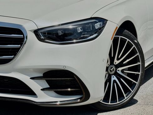 Used 2023 Mercedes-Benz S 580 4MATIC Sedan image 3