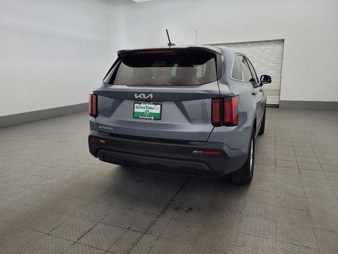 Used 2023 Kia Sorento LX FWD image 7