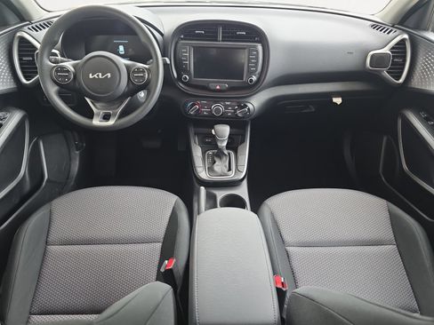 Certified 2025 Kia Soul LX image 2