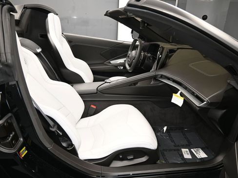 Used 2026 Chevrolet Corvette Stingray Convertible w/ 1LT image 18