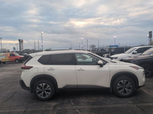 Used 2023 Nissan Rogue SV image 5