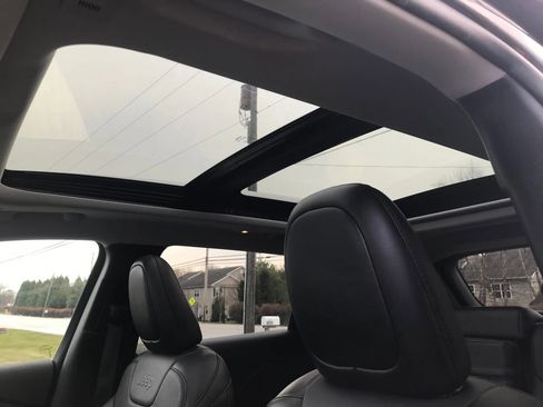 Used 2019 Jeep Cherokee Limited w/ Technology Group image 37