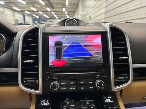 Used 2017 Porsche Cayenne Platinum Edition AWD/4WD image 19