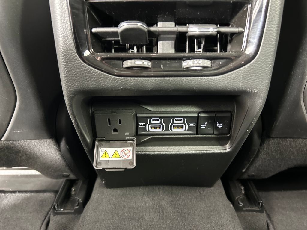 Used 2023 Jeep Grand Cherokee Limited AWD/4WD image 18