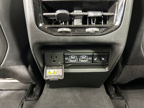Used 2023 Jeep Grand Cherokee Limited AWD/4WD image 18