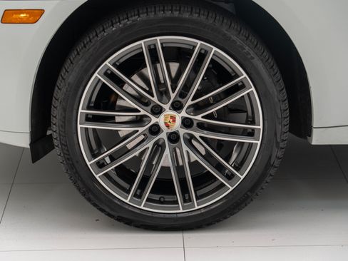 Certified 2026 Porsche Macan AWD/4WD image 12