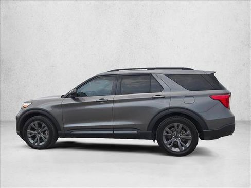 Used 2023 Ford Explorer XLT w/ Equipment Group 202A RWD image 9