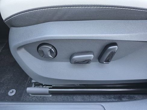 New 2026 Volkswagen Taos SE FWD image 25