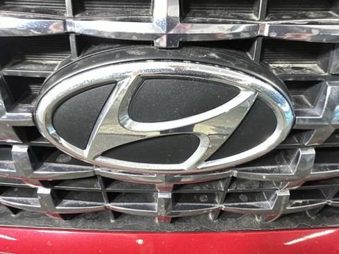 Used 2022 Hyundai Venue Limited w/ Cargo Package FWD image 9