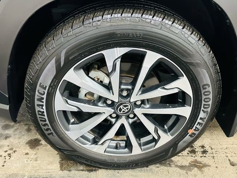 Certified 2023 Toyota Corolla Cross XLE w/ Convenience Package image 30