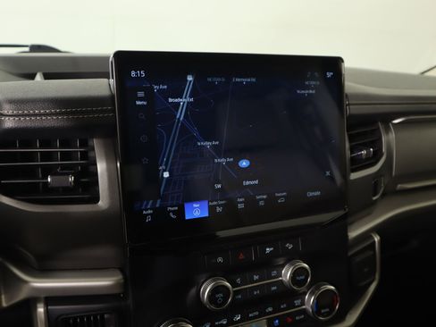 Used 2024 Ford Expedition Max XLT image 7