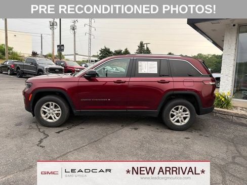 Used 2023 Jeep Grand Cherokee Laredo AWD/4WD image 2