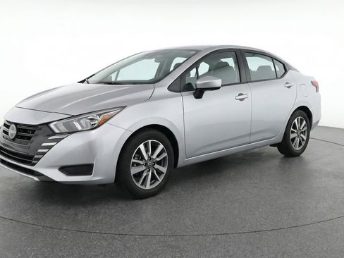 Used 2025 Nissan Versa SV image 3