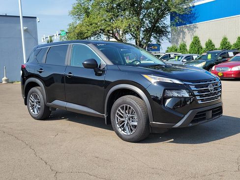 Used 2025 Nissan Rogue S image 26