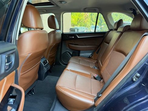 Used 2018 Subaru Outback 3.6R Touring AWD/4WD image 12