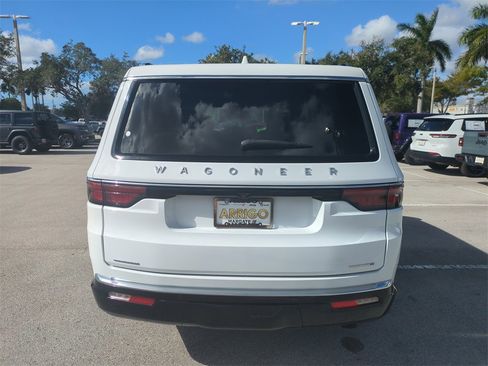 Used 2023 Jeep Wagoneer Series III w/ Preferred Equipment Group image 7