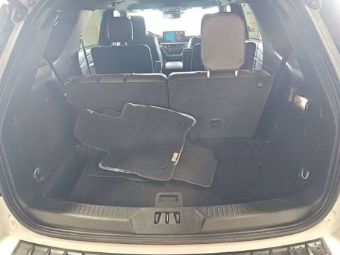 Used 2025 Ford Explorer Platinum w/ LUX Leather Package AWD/4WD image 18