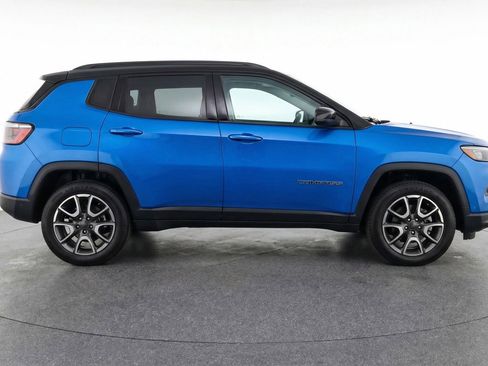 Used 2025 Jeep Compass Trailhawk AWD/4WD image 11