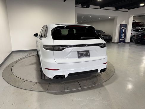 Used 2022 Porsche Cayenne image 13