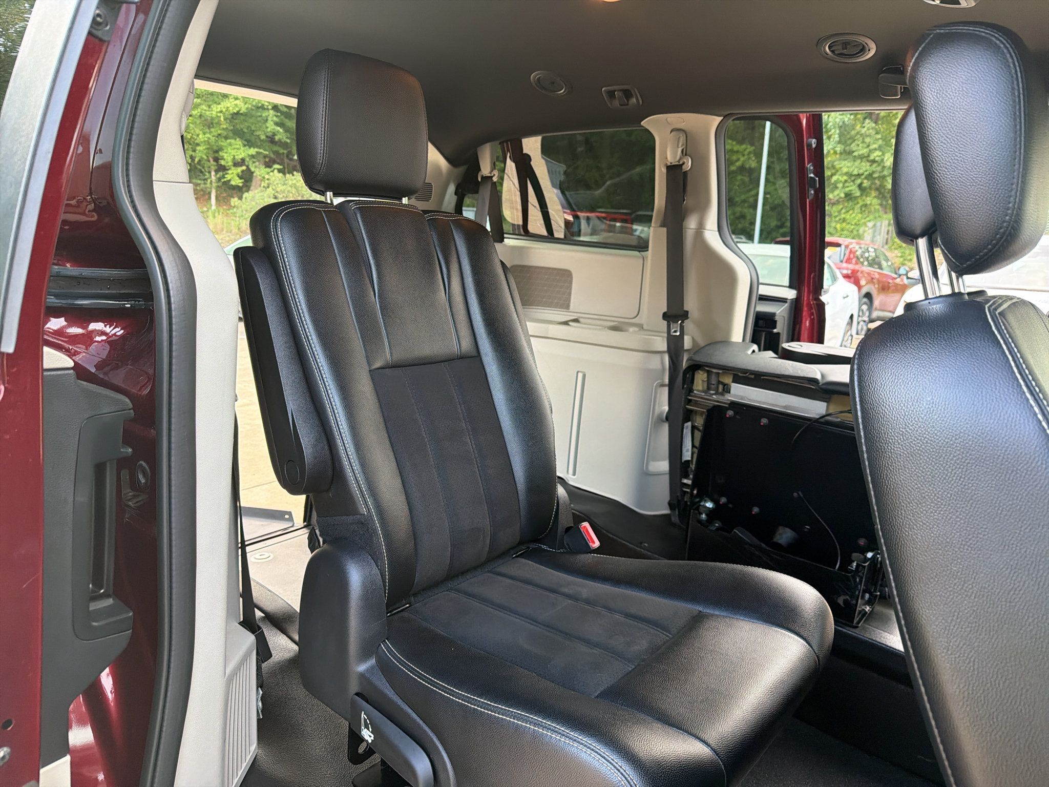 Used 2019 Dodge Grand Caravan SXT FWD image 23