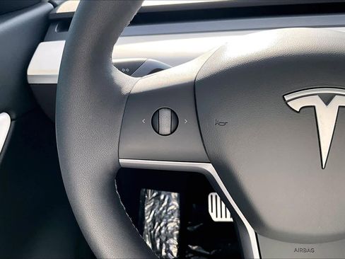 Used 2021 Tesla Model Y Long Range image 22