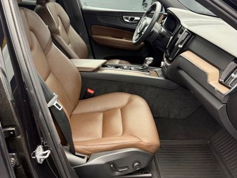 Used 2021 Volvo XC60 T5 Momentum image 47