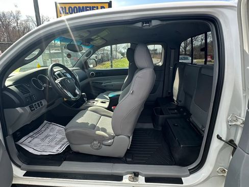 Used 2014 Toyota Tacoma 4x4 Access Cab V6 w/ TRD Sport Package image 19