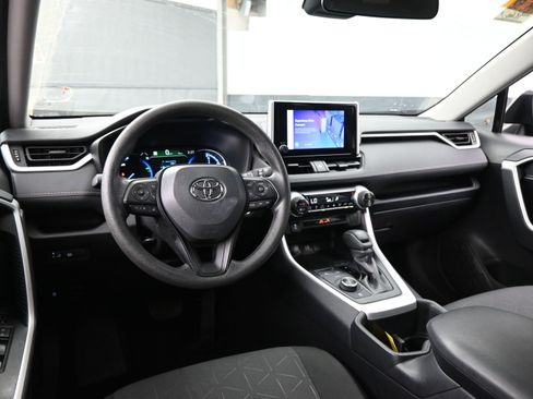 Used 2025 Toyota RAV4 XLE image 18