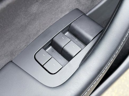 Used 2022 Tesla Model Y Performance image 7