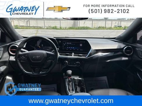 Used 2025 Chevrolet Trax RS w/ Sunroof Package FWD image 22