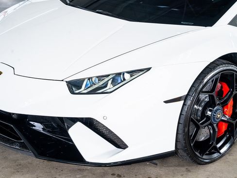 Used 2018 Lamborghini Huracan Performante image 12