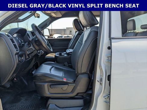 Used 2024 RAM 2500 Tradesman w/ Chrome Appearance Group AWD/4WD image 3