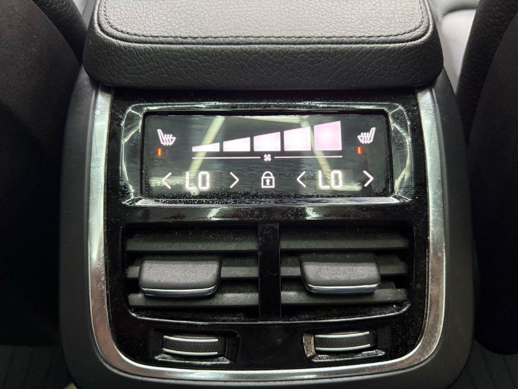 Used 2022 Volvo XC90 T6 Momentum w/ Climate Package AWD/4WD image 27