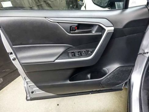 Used 2025 Toyota RAV4 LE FWD image 20
