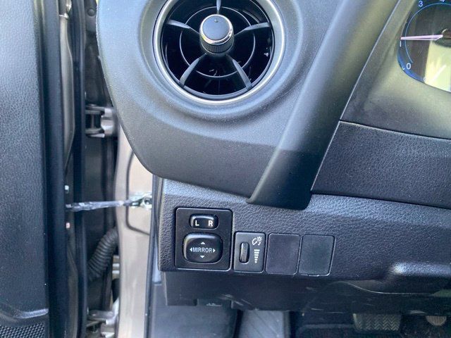 Used 2019 Toyota Corolla SE FWD image 29