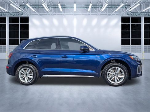 Used 2022 Audi Q5 2.0T Premium w/ Convenience Package image 3