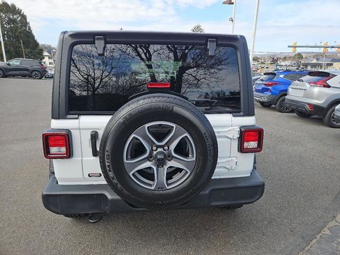 Used 2022 Jeep Wrangler Sport image 4