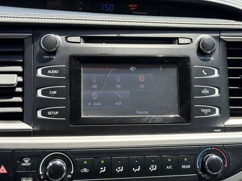 Used 2016 Toyota Highlander Plus FWD image 23