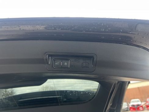 Used 2022 Ford Explorer XLT w/ Equipment Group 202A image 16